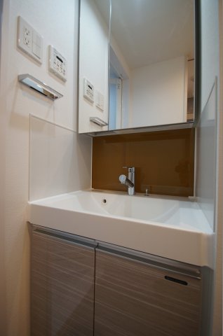 洗面設備　日々の生活に便利な「独立洗面化粧台」