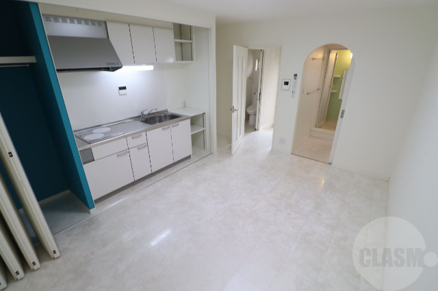 居室・リビング　白を基調とした清潔感溢れるお部屋