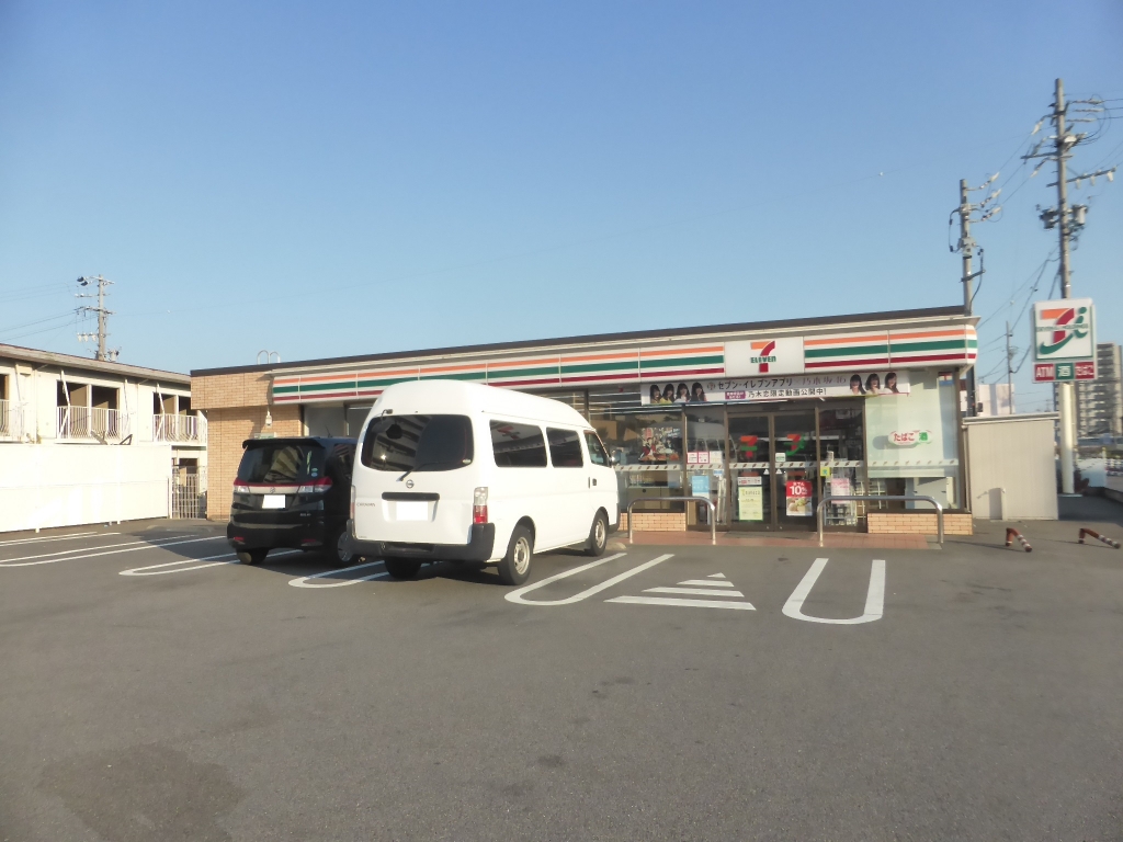 コンビニ　セブンイレブン 知立牛田町店（コンビニ）まで596m