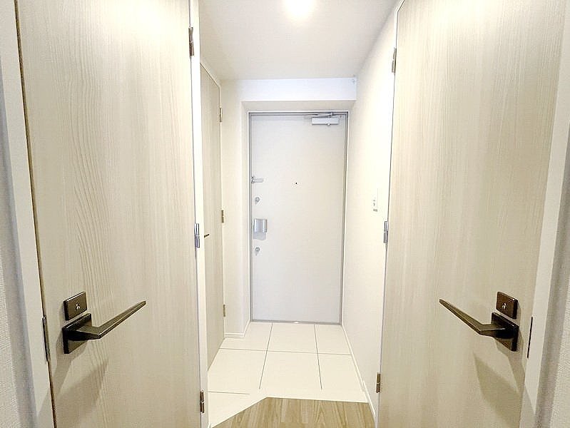 玄関　※別部屋の参考写真です。