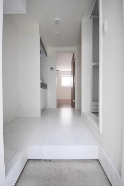 玄関　★★玄関から廊下が長いので広く感じます★★