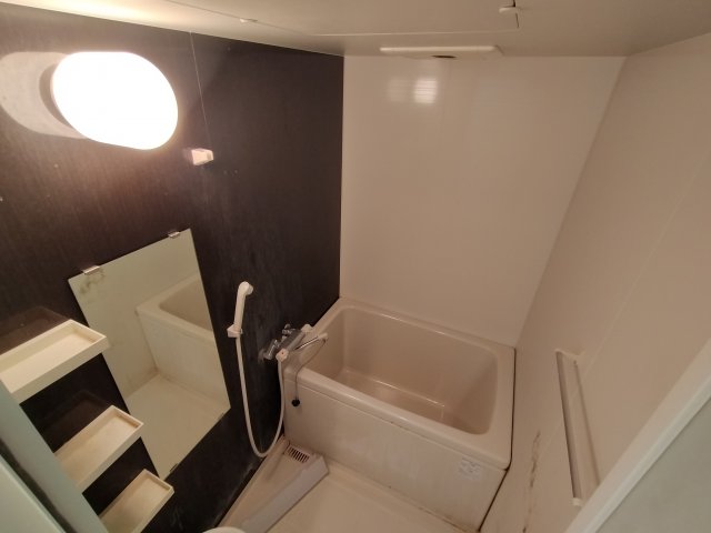 バス・シャワールーム　シンプルで機能的なユニットバスです