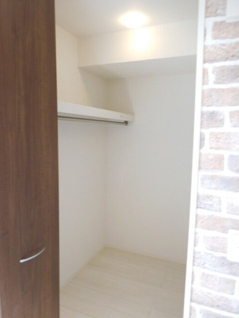 収納　洋室　ウオークインクロゼット