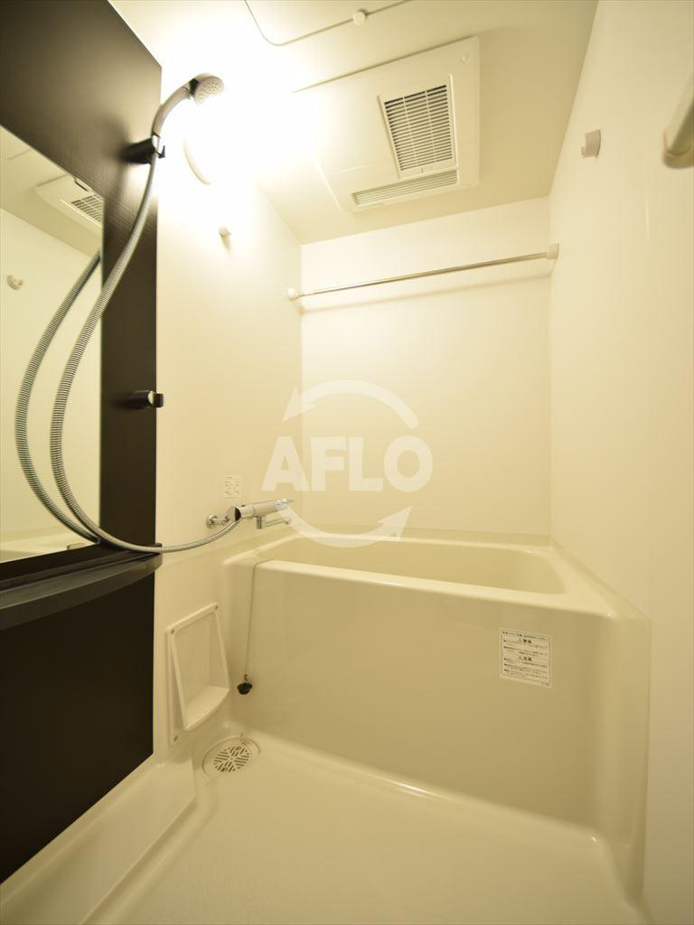 バス・シャワールーム　エスリード難波グレイス　ひろびろとしたバスルーム