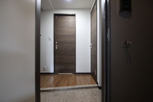 玄関　※別室の参考写真の為、現況優先です。