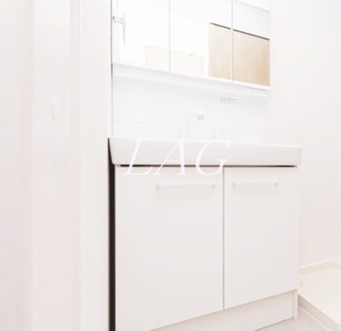 洗面設備　独立洗面台です。（同仕様設備です。）