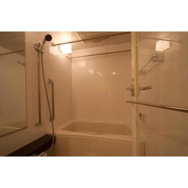 バス・シャワールーム　※写真は同タイプ住戸です。