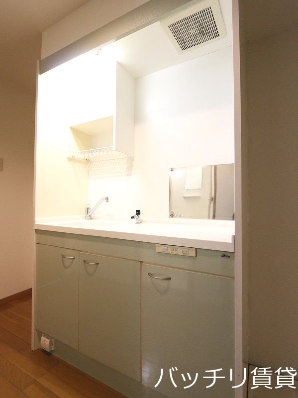 キッチン　同型タイプの為、現状を優先致します。