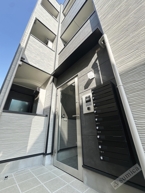 エントランス　オートロック・防犯カメラ完備