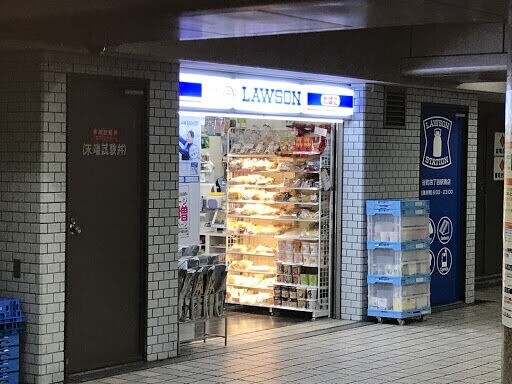 コンビニ　ローソンOSL谷町四丁目駅南店（コンビニ）まで300m