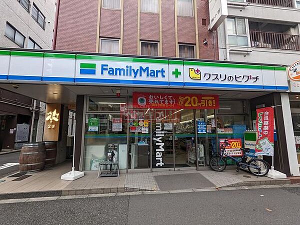 ドラックストア　ファミリーマート＋クスリのヒグチ中野坂上西店（ドラッグストア）まで388m