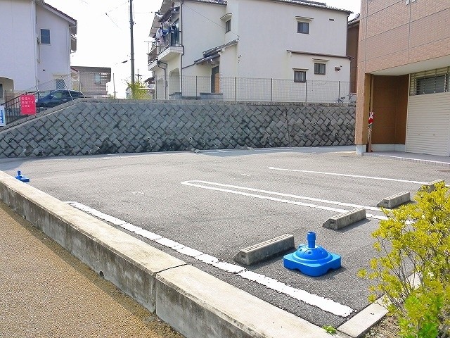 駐車場　車をお持ちの方に嬉しい駐車場付きの物件です