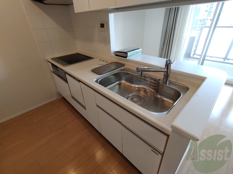 キッチン　綺麗なキッチンはカウンタータイプで使いやすいです。