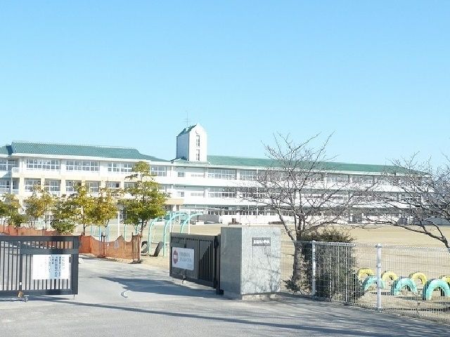 小学校　三日月小学校（小学校）まで2900m
