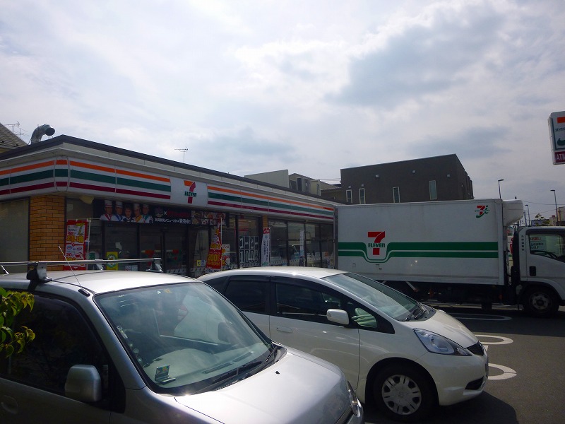コンビニ　セブンイレブン（コンビニ）まで741m