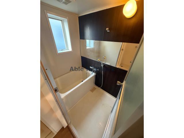 バス・シャワールーム　お風呂窓有