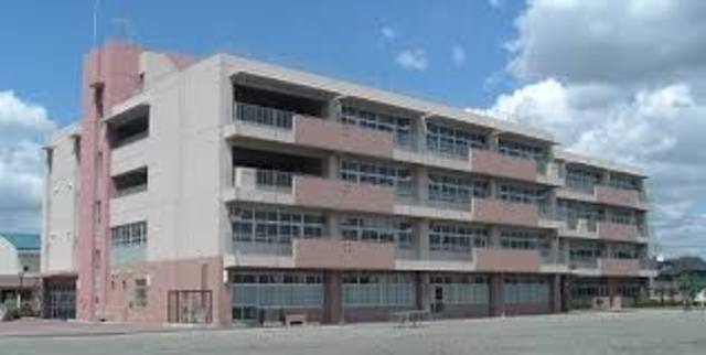 小学校　横浜市立山下みどり台小学校（小学校）まで803m