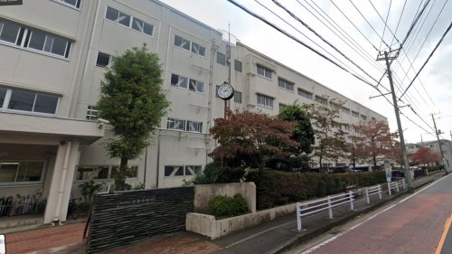 中学校　横浜市立新田中学校（中学校）まで1106m