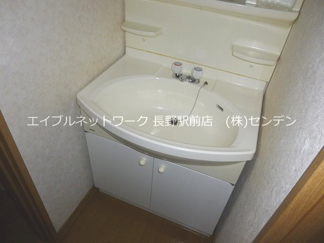 洗面設備　※写真は102号室です(参考)