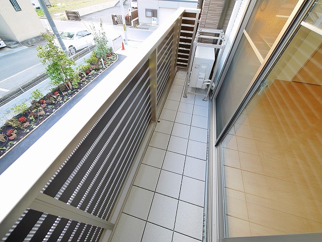 バルコニー　外からの目が気にならないバルコニーで洗濯物が干せます