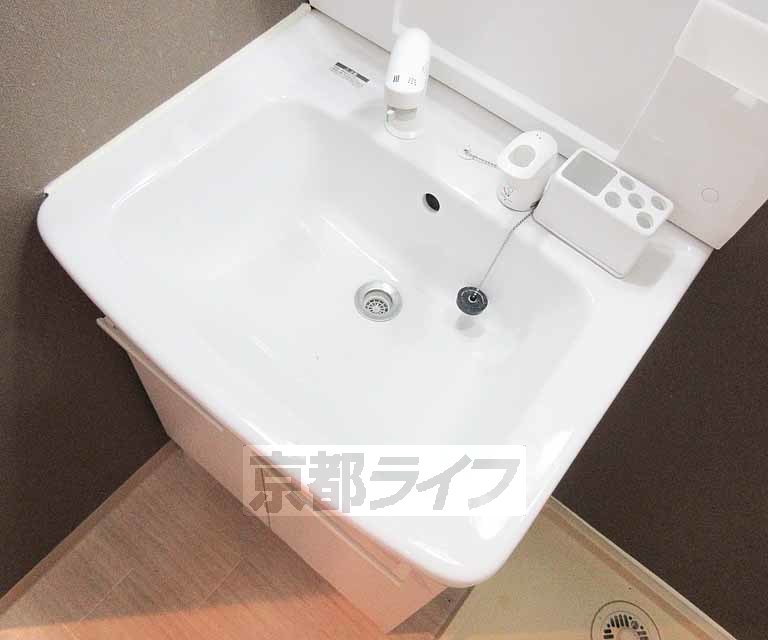 洗面設備　大きく使いやすい洗面台です