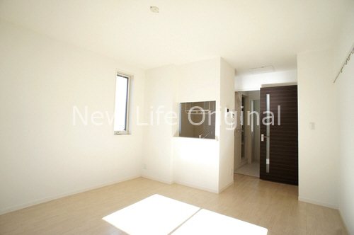 居室・リビング　２面採光で明るい室内☆