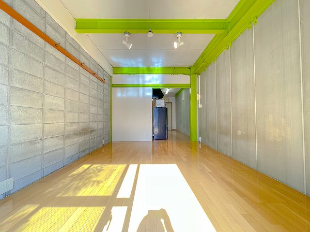 居室・リビング　個人の部屋や寝室として使える洋室です