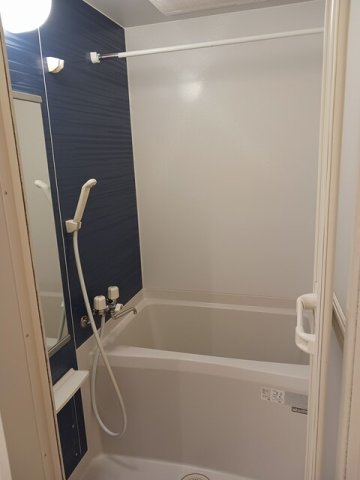 バス・シャワールーム　コンパクトで使いやすいお風呂です