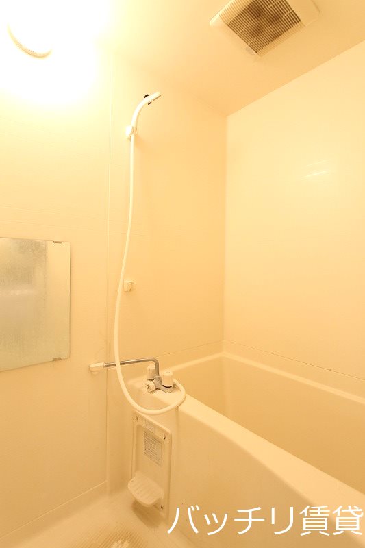 バス・シャワールーム　同型タイプの為、現状を優先致します。