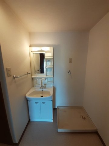 洗面設備　コンパクトで使いやすい洗面所