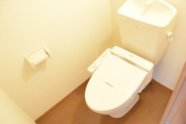 レオパレスLEGACYのトイレ写真