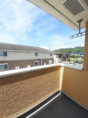 バルコニー　開放的で明るい空間を演出してくれるバルコニーです