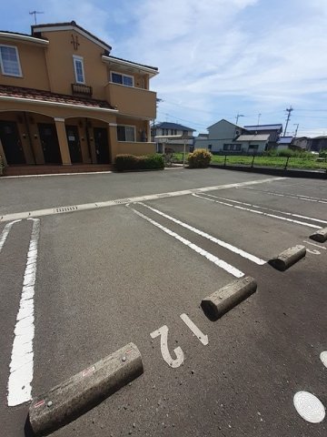 駐車場　車をお持ちの方に嬉しい駐車場付きの物件です