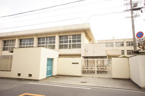 小学校　大阪市立 長吉小学校（小学校）まで422m