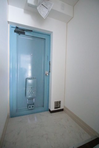 玄関　写真は103