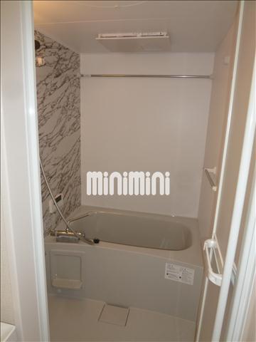 バス・シャワールーム　お洒落なバスルームです。