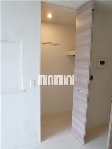 収納　ウォークインクローゼットで荷物の多い方にも安心です。