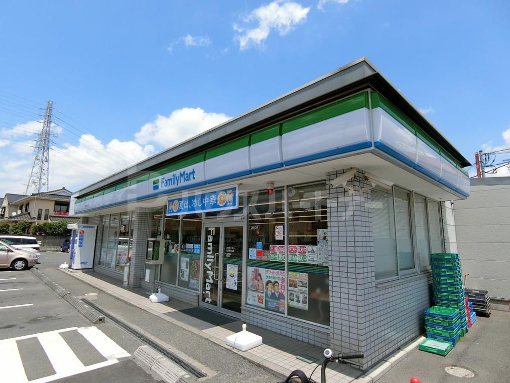 コンビニ　ファミリーマート越谷宮本町店（コンビニ）まで300m