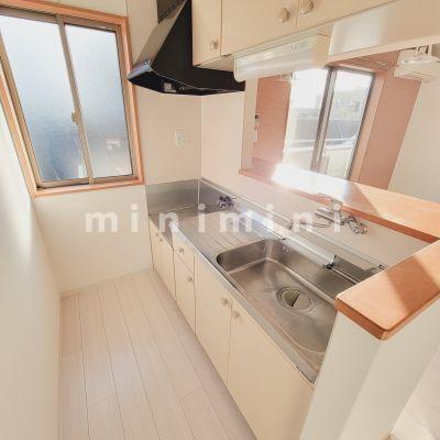 キッチン　※写真は別号室のものですので現状優先とさせていただきます