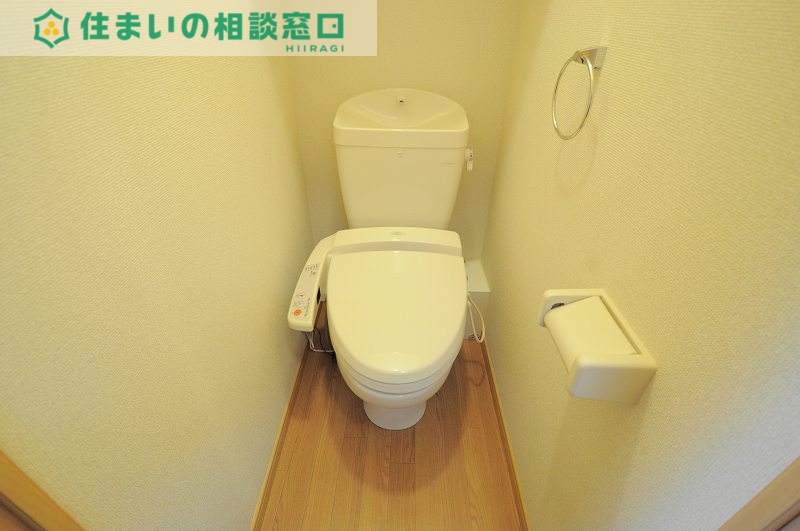トイレ　温水洗浄便座付きのトイレです