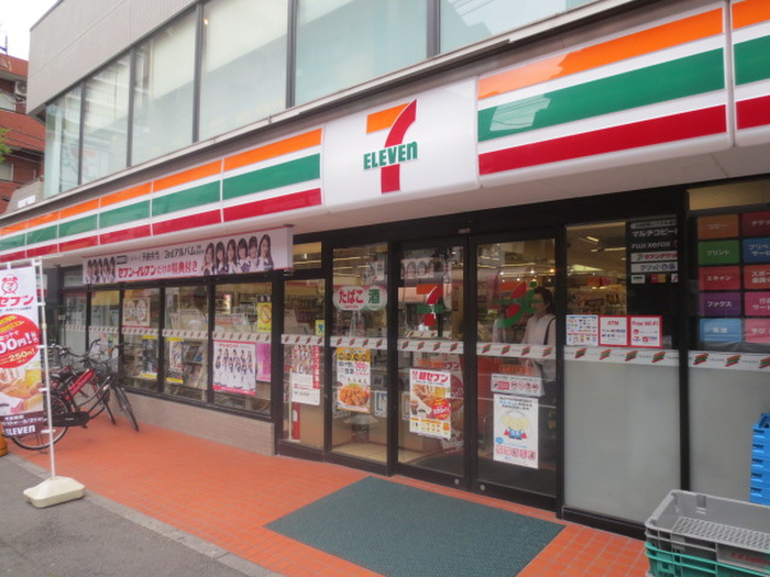 コンビニ　セブンイレブン（コンビニ）まで301m