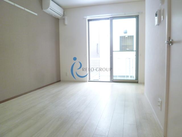 居室・リビング　同一物件の他部屋の写真をイメージとして使用しています