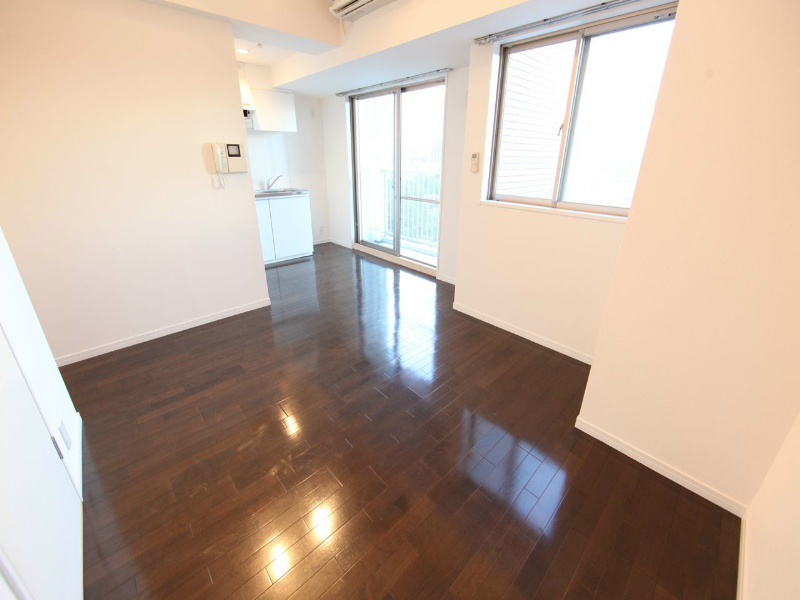 居室・リビング　洋室9.6帖　2面採光　エアコン完備　バルコニー