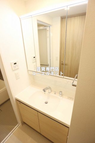 洗面設備　清潔感ある独立洗面台で毎日気持ちよく♪