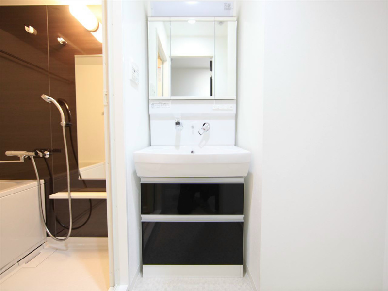 洗面設備　脱衣所　独立洗面台（シャンプードレッサー）洗濯機用意できます