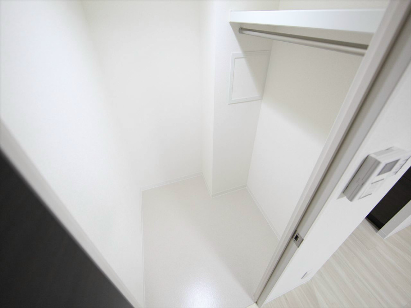 収納　洋室10.6帖　ウォークインクローゼット（収納充実してます）