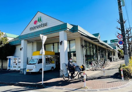 スーパー　マルエツ上青木店（スーパー）まで553m