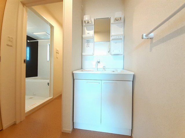 洗面設備　使いやすい洗面所です