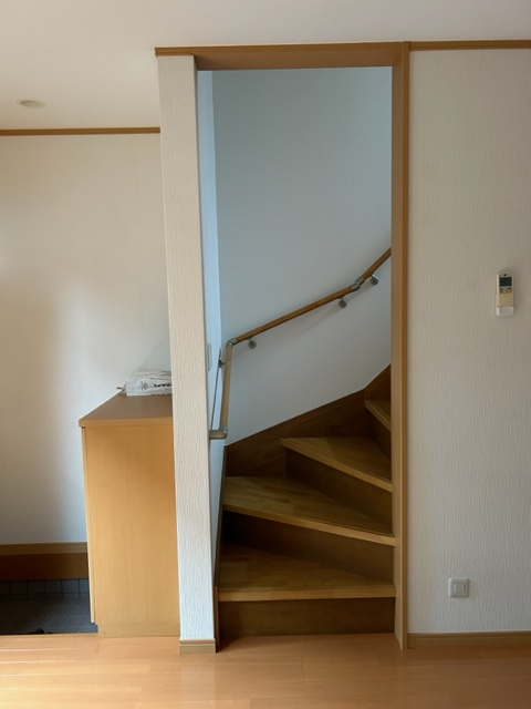 玄関　階段