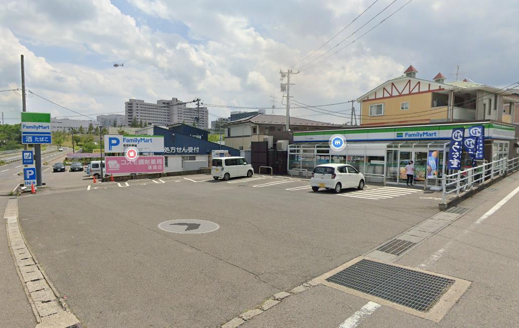 コンビニ　ファミリーマート（コンビニ）まで1600m